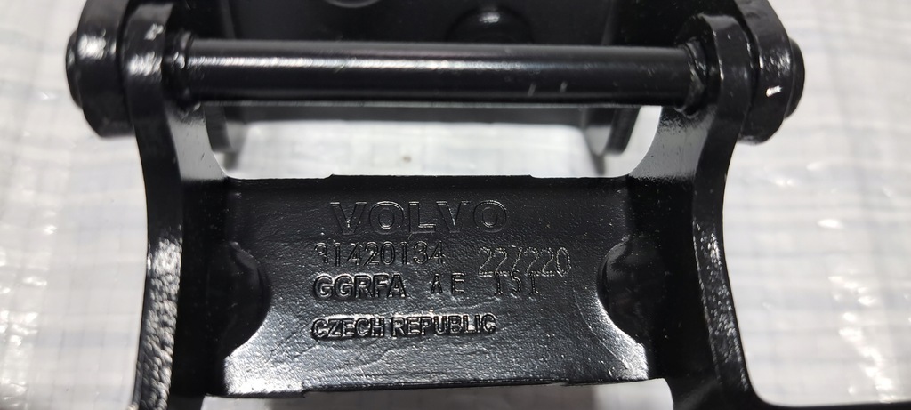 фото №7, Volvo xc60 петля крышки багажника 31420134