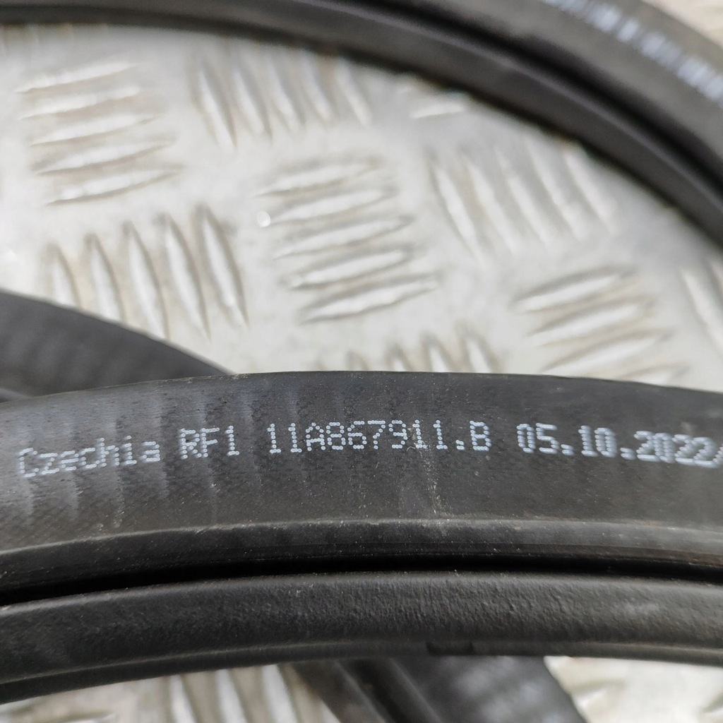 фото №6, Volkswagen id.4 2023 ліва сторона прокладка двері