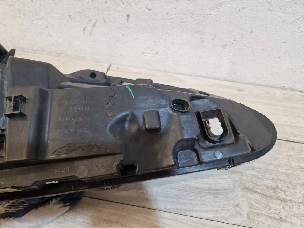 фото №12, Лампа права перед aston martin rapid ad43-13w029-bb