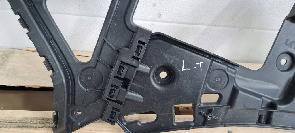 фото №8, Sq8 q8 напрямна кронштейн кронштейн бампера лівий задня 24r 4m8807453c