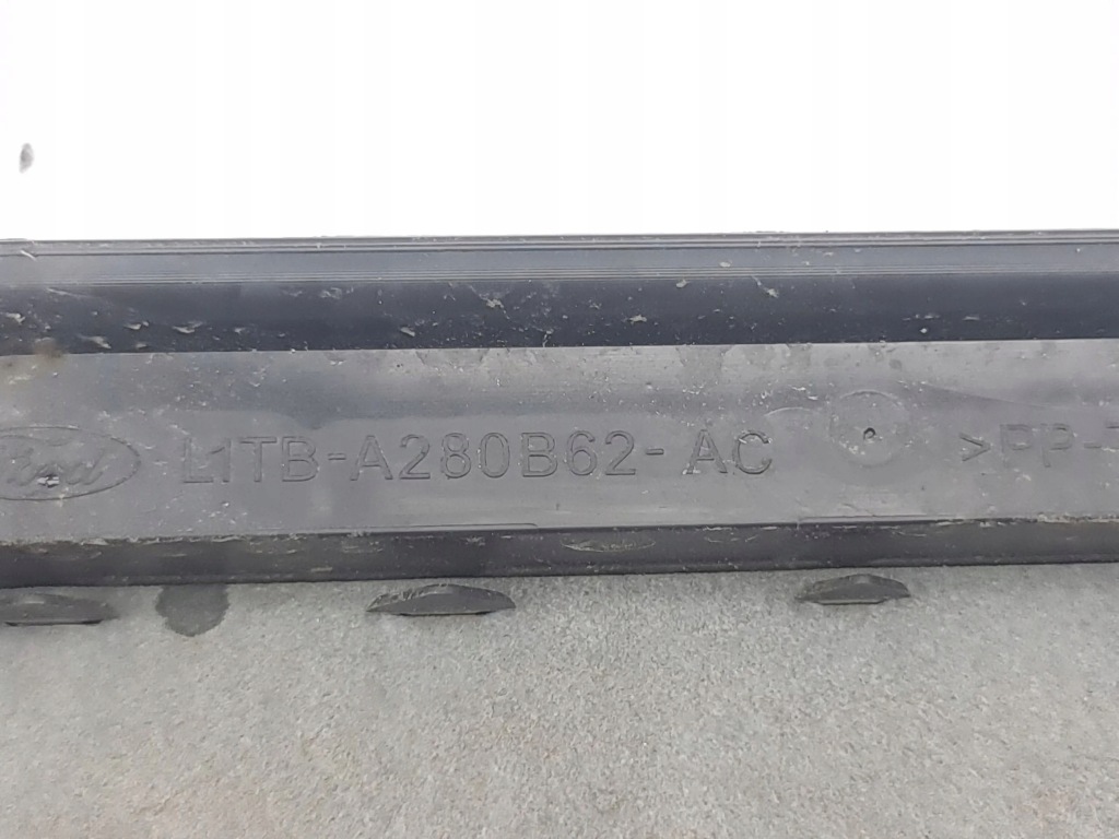 Ford kuga 3 2022 правый  сторона решётка вентиляционная под бампером задним Киев