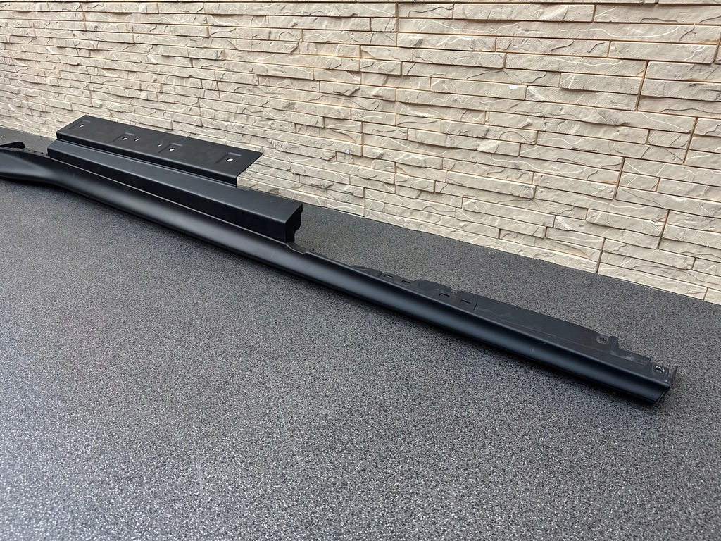 фото №3, Ferrari 812 поріг молдинг поріг права поріг сторона skirt правий 88068610