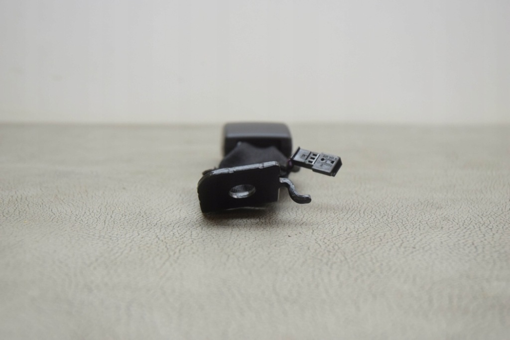 фото №8, Пряжка заднего lewego сиденья bmw 3 f30, f80 7266352 2013