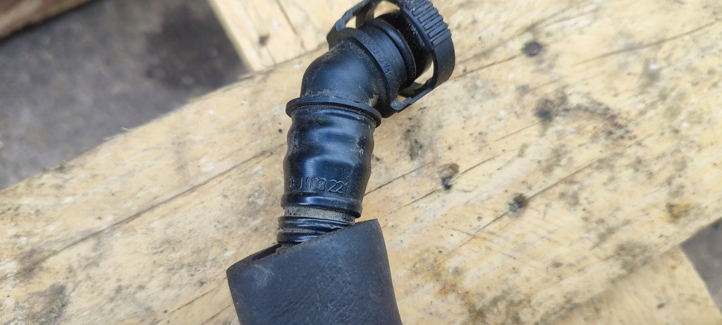 фото №6, Шланг вентиляційний audi a6 c7 2.0tfsi 06j103221