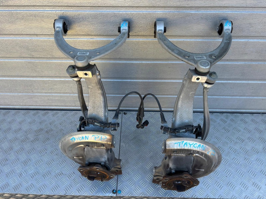 фото №4, Porsche taycan 4s поворотный кулак перед левая правая 9j0407246 9j0407245