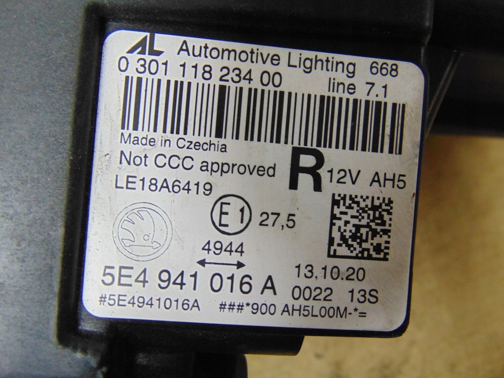 фото №14, Лампа правая перед skoda octavia iv europa