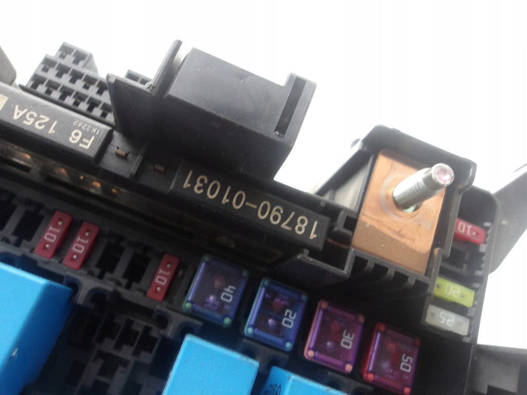 фото №7, Hyundai i20 i 08-12 1.2 b коробка предохранителей 18790-01031 91940-1j100