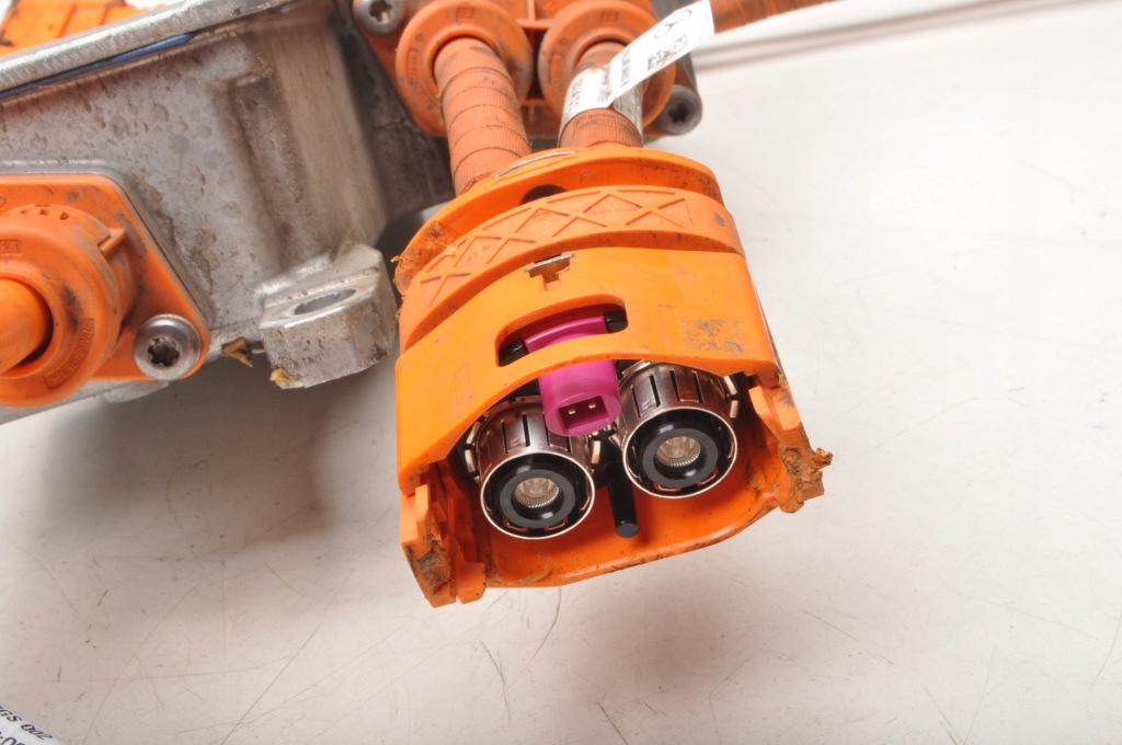 Mercedes eqb x243 перетворювач напруги інвертор 23r a2439001501 Недорого