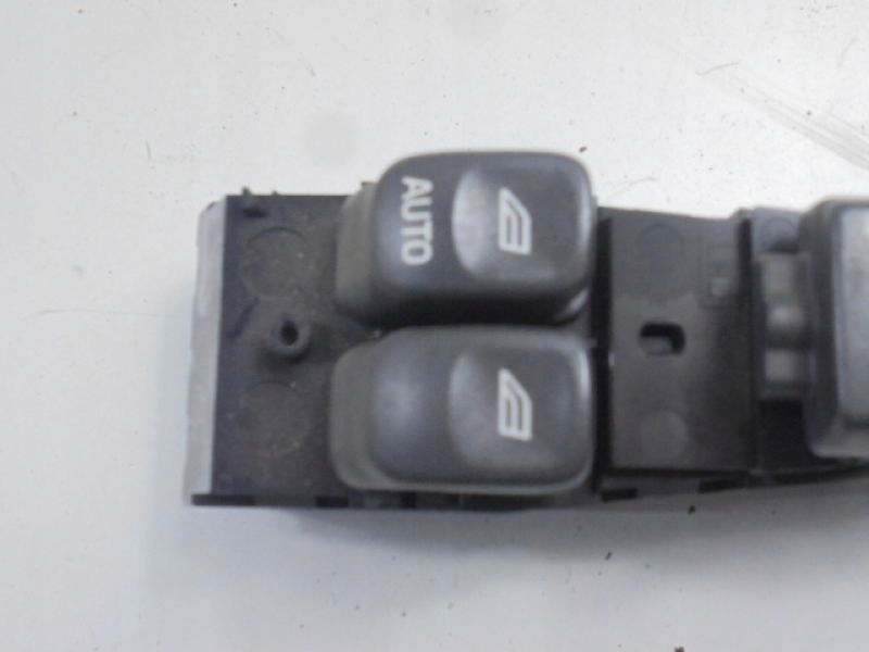 фото №8, Volvo s40 v40 1 выключатель стекло перед левый 00-04 v40 fl