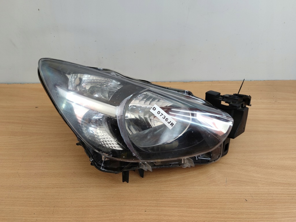 фото №1, Mazda ii 2 15-19 rok правая лампа фара перед