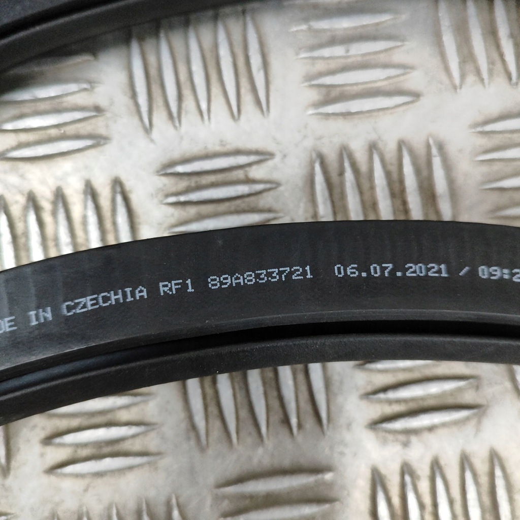 фото №6, Audi q4 sportback e-tron 2022 левая сторона резиновый прокладка дверь задних