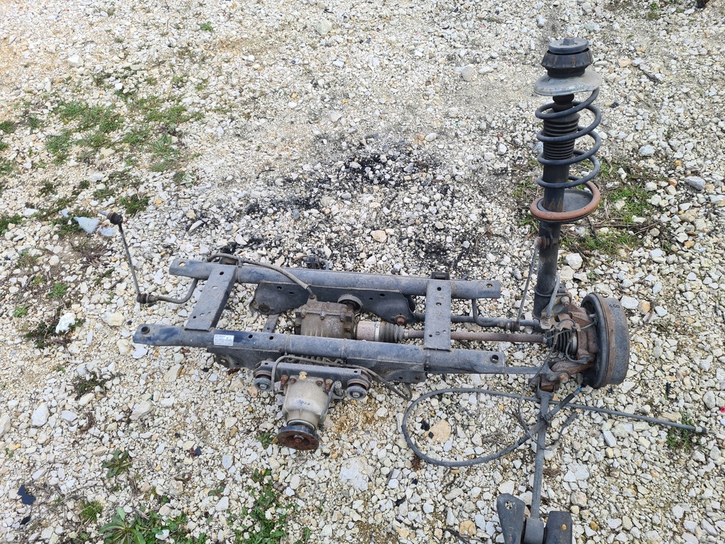 фото №1, Балка задняя dacia duster 1 дифференциал приводной вал левый петля