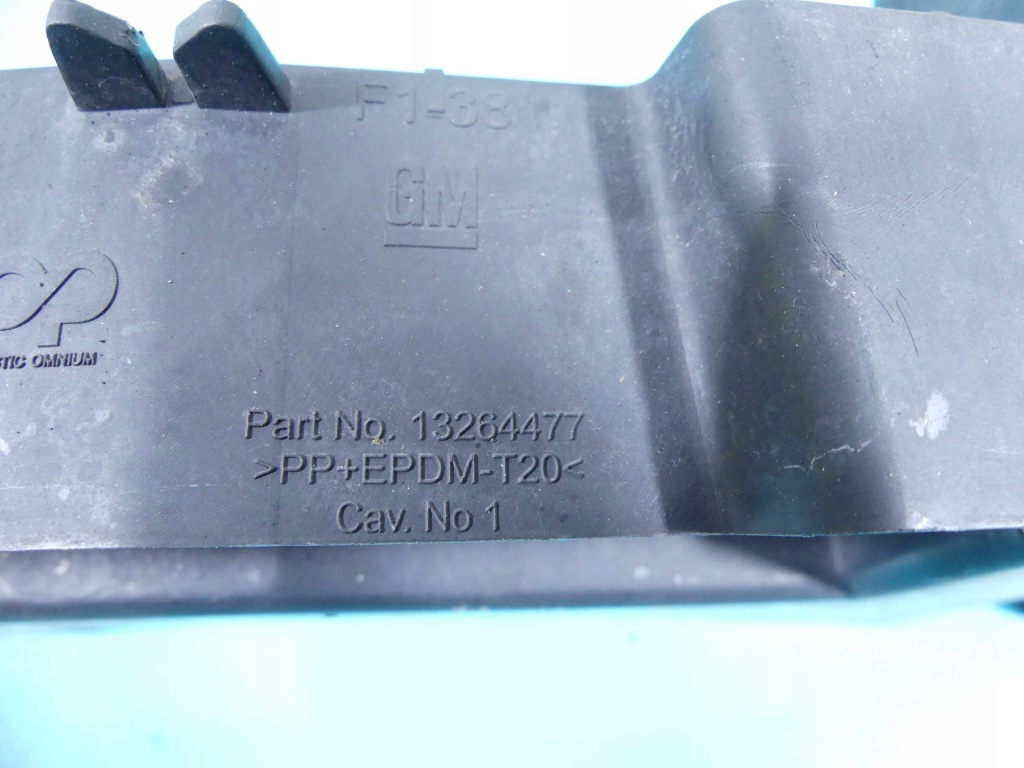 Opel astra iv j 13264477 накладка поперечина перед в Украине