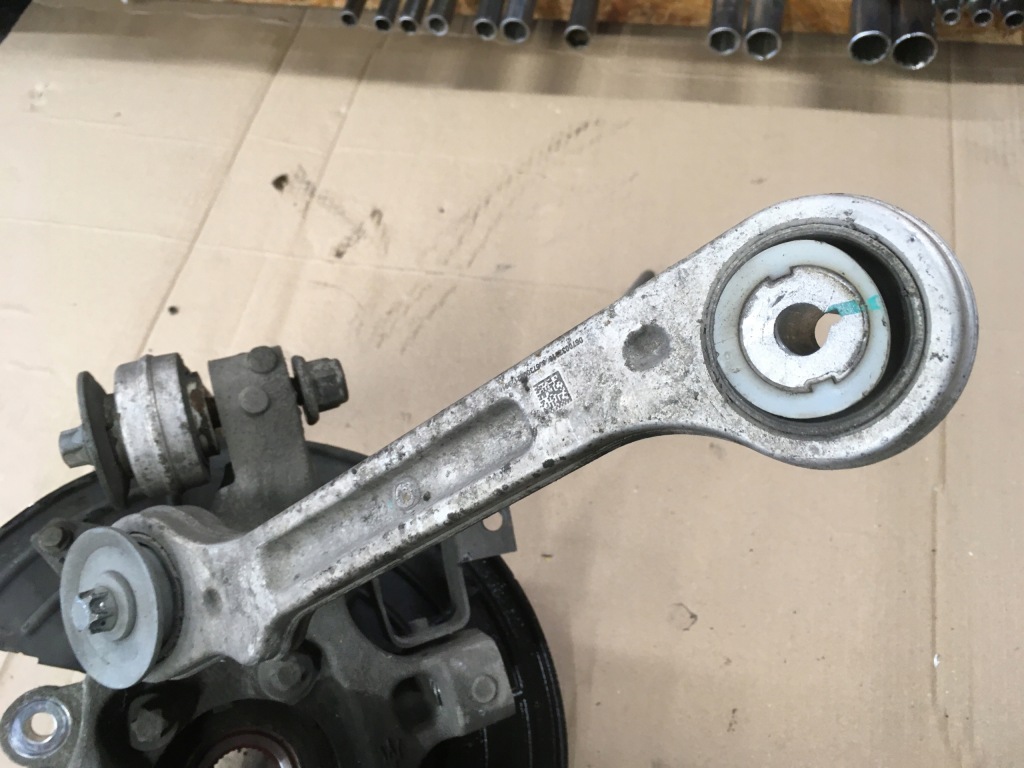 фото №4, Поворотный кулак левый задняя maserati levante