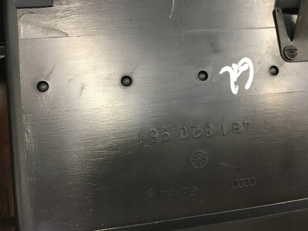 фото №13, Решётка обдув средняя audi a6 c5 lift 4b1820951