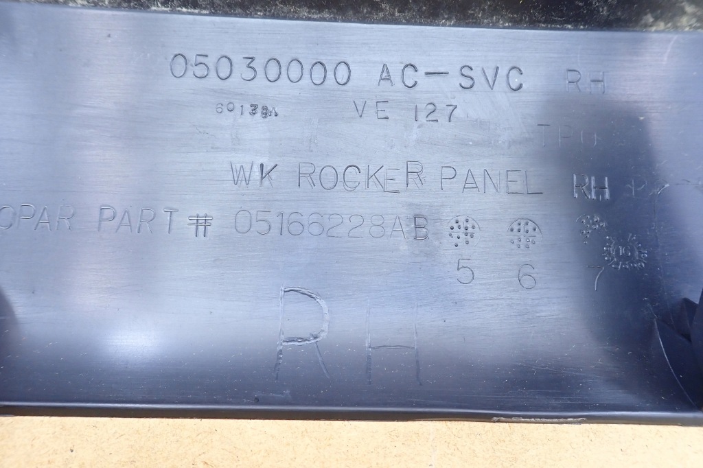 фото №12, Jeep grand cherokee 3 srt wk 05- молдинг поріг права 05166228ab rh оригінальний номер