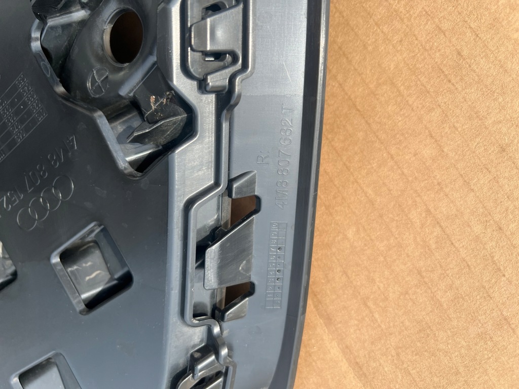 Audi q8 4m8 lift 2024 левая правая решётки бампера передний s-line Цена