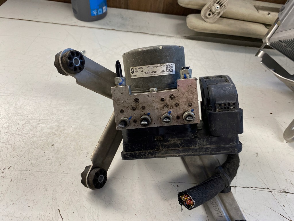 фото №1, Bmw x1 насос тормозная abs 6891088