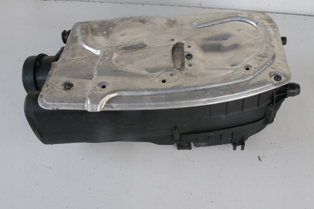 фото №1, Корпус фильтра воздуха mercedes w204