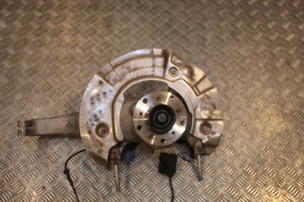 Купити Bmw m5 f10 m6 f12 ступиця поворотний кулак перед 2284054