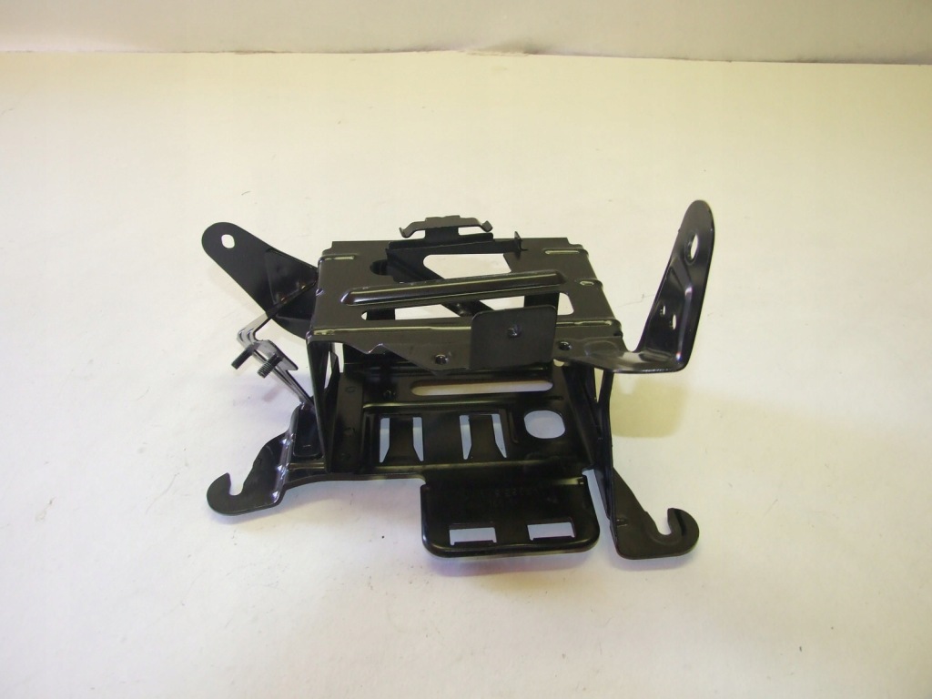 фото №1, Кронштейн акумулятор mercedes ml w166 1665400940