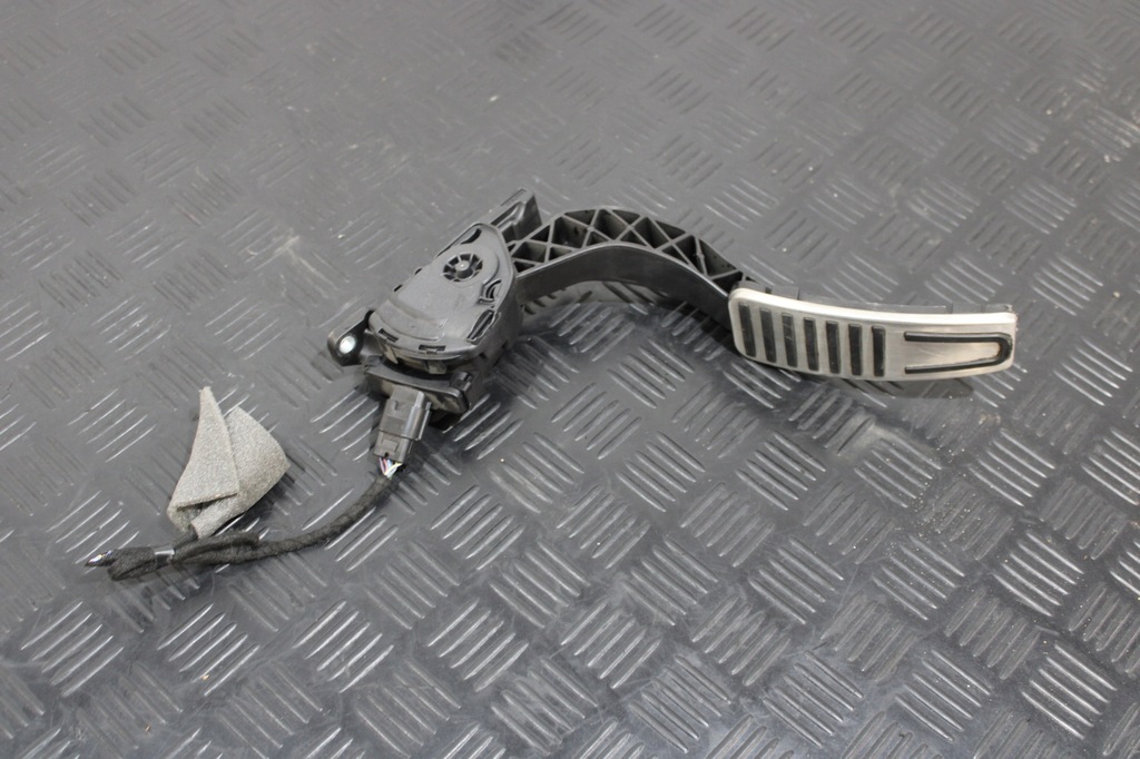 фото №1, Педаль газу 04861714af maserati levante m161