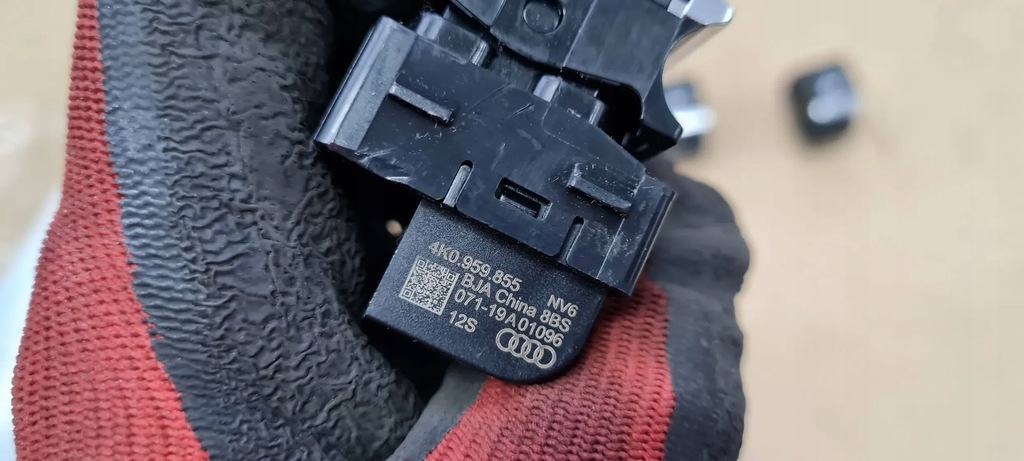 фото №8, Q3 83a кнопка перемикач скло перед задня 4k0959855 a3 8y