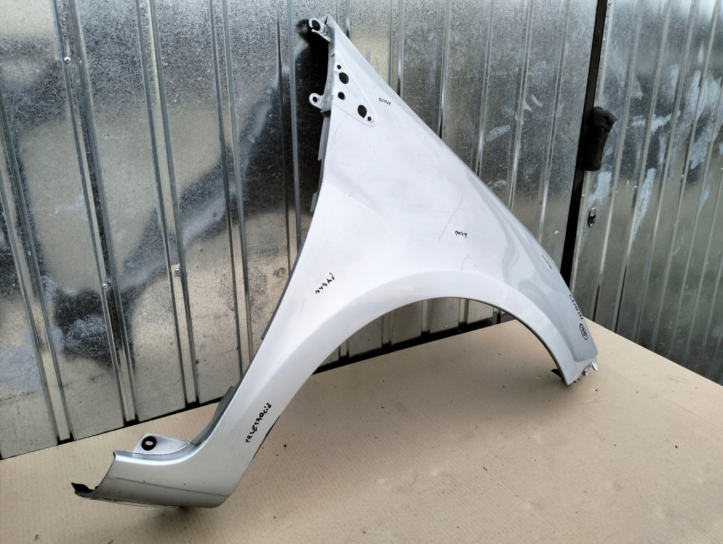 Крыло  правый  перед renault clio 3 рестайлинг  2009-2012 цвет ted69 185 Киев