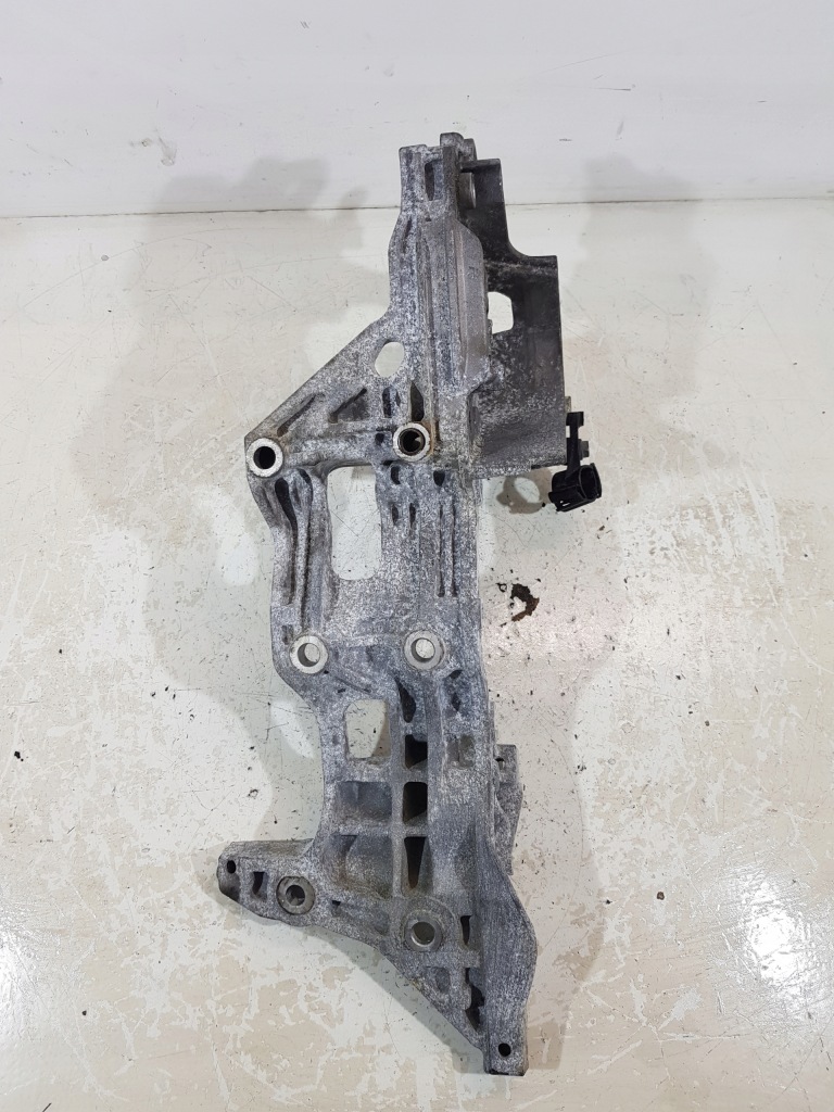 Кронштейн генератора 04l903143b audi a6 a5 2.0tdi cnh в Украине