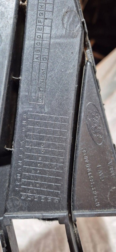 Решітка середня бампера передній ford focus mk4 18- Зі Шроту