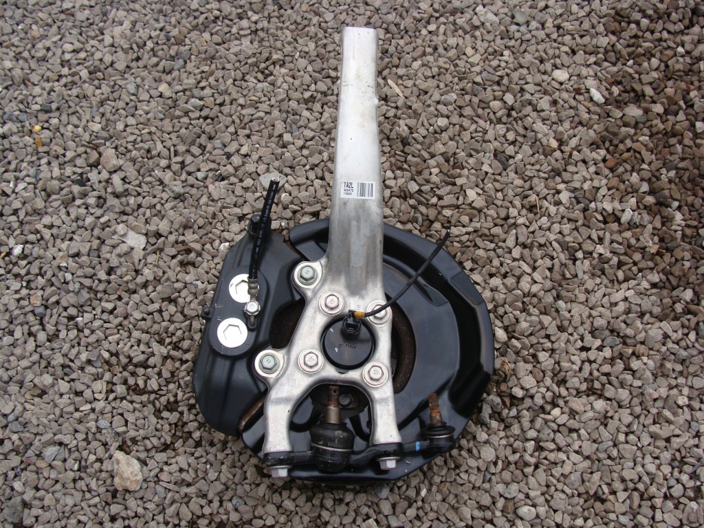 фото №2, Поворотный кулак левая lexus rc гибрид 2wd !!!