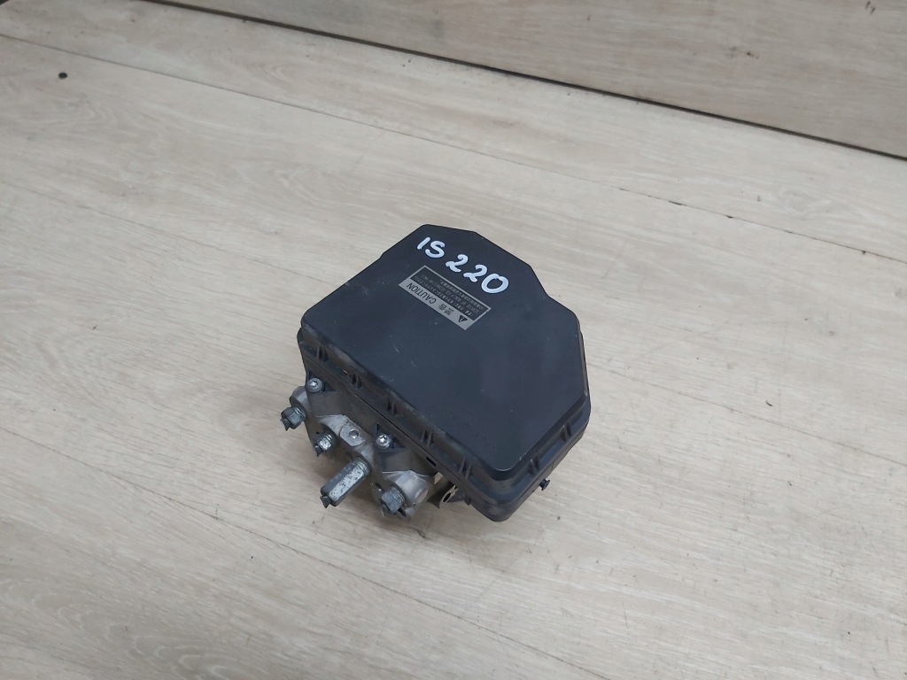 Купити Lexus is 2 200 220d насос abs блок керування