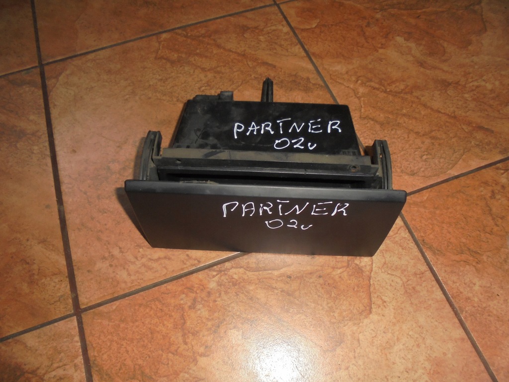 фото №1, Peugeot partner i 02 1.9 пепельница