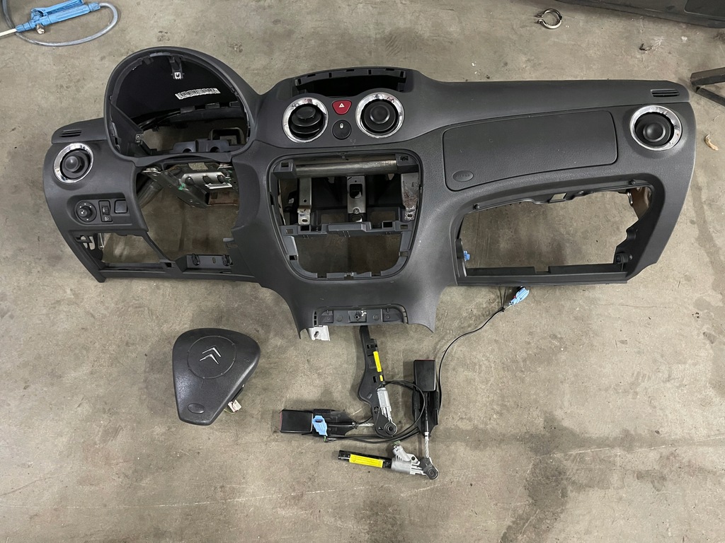 фото №1, Citroen c2 консоль подушки безпеки ремені комплект