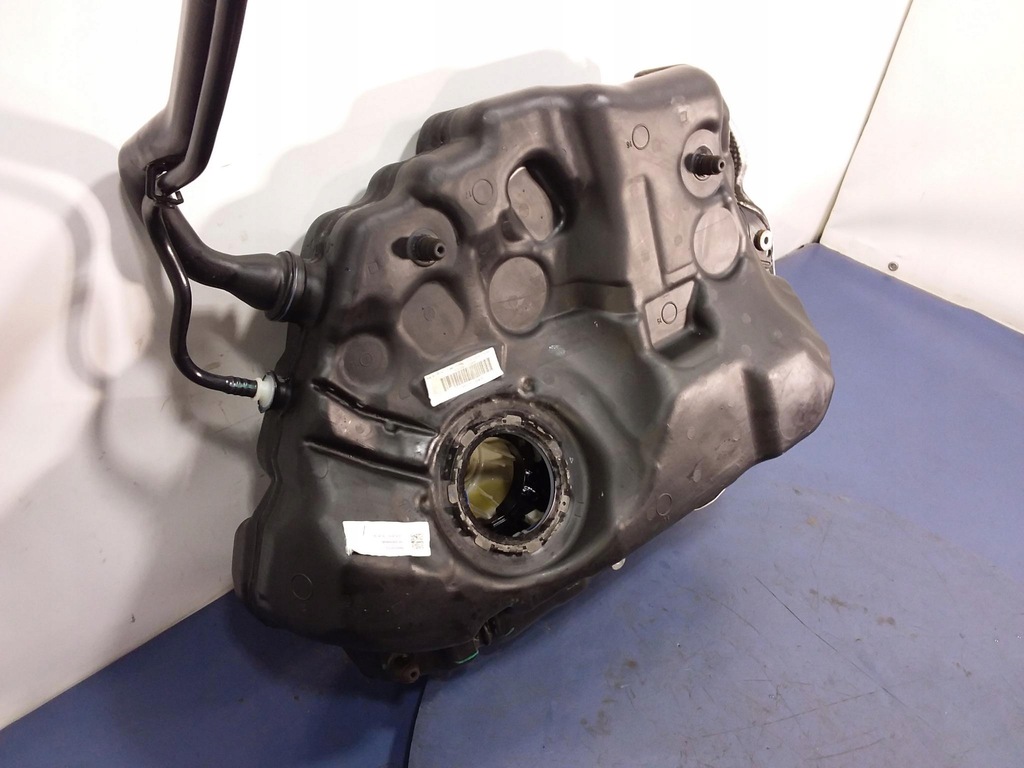 фото №6, Audi a4 b9 avant 2.0 tdi бак топлива