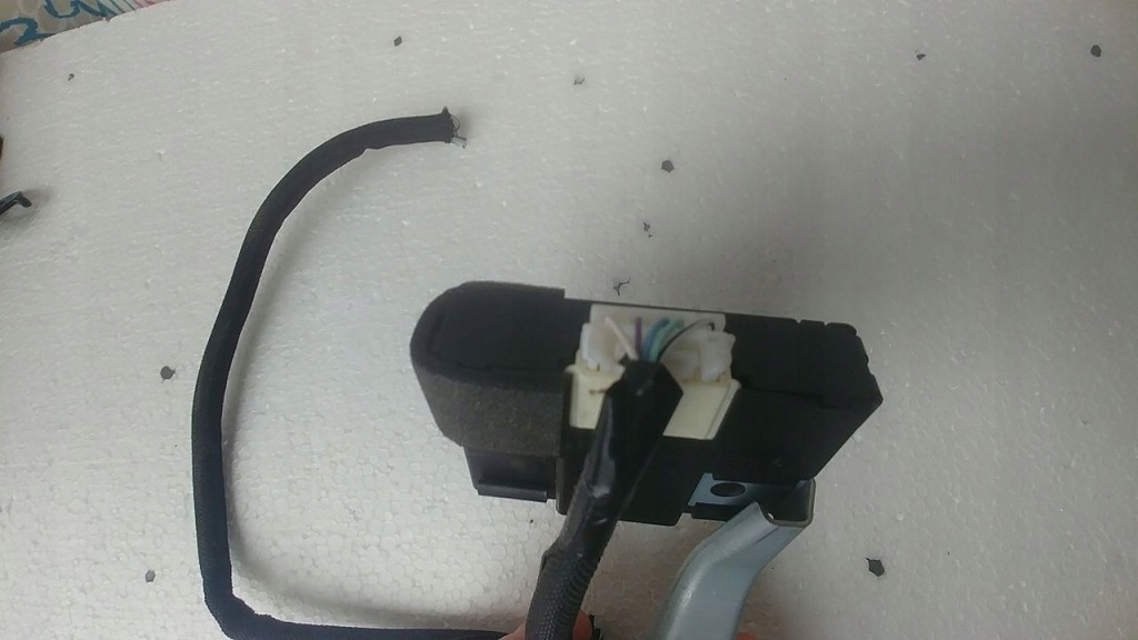 Блок управления модуль toyota prius plus 89784-47020 Оригинал