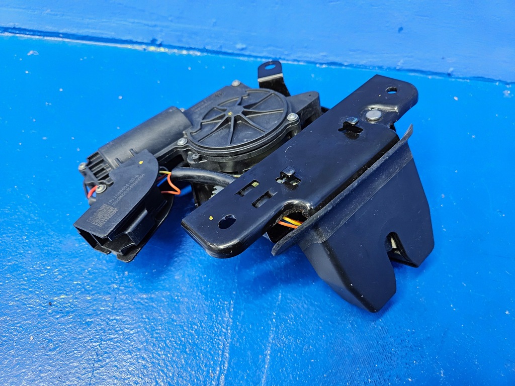 фото №7, Tesla model 3/y замок задний крышки багажника задняя 1500604-00-b