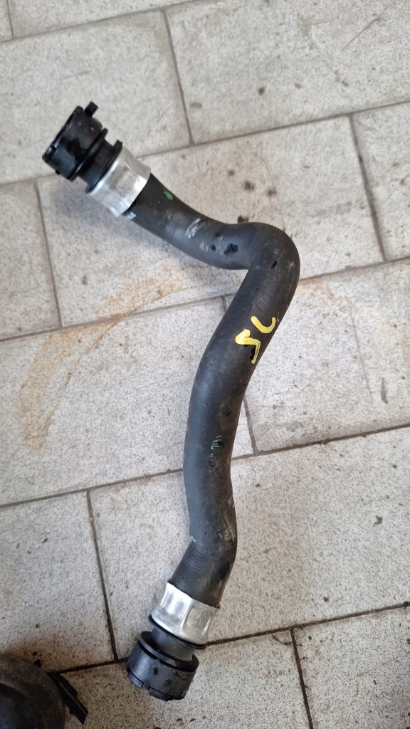 Купити Патрубок шланг води renault scenic iv 215768109r