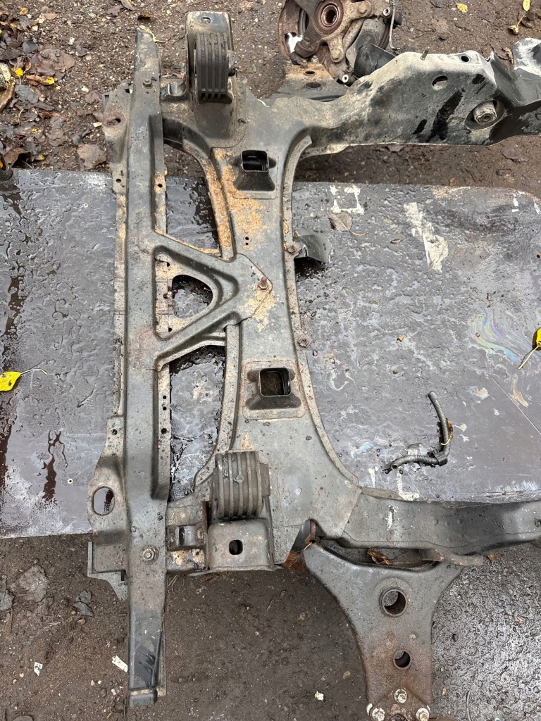 Підрамник перед mercedes-benz b w245 в Україні