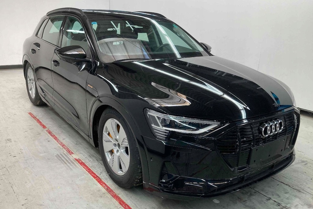 фото №14, Audi e-tron крышка разъём разъём зарядки 4ke810002 4ke810394 4ke810806