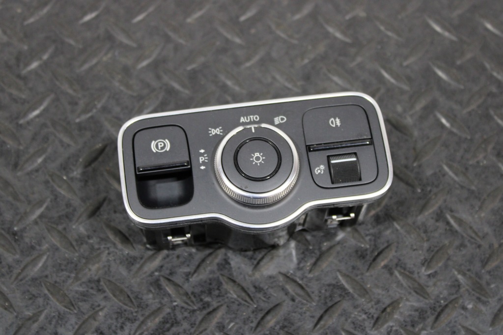 Купить Выключатель света mercedes cla 2 2 w118 amg a2479052902