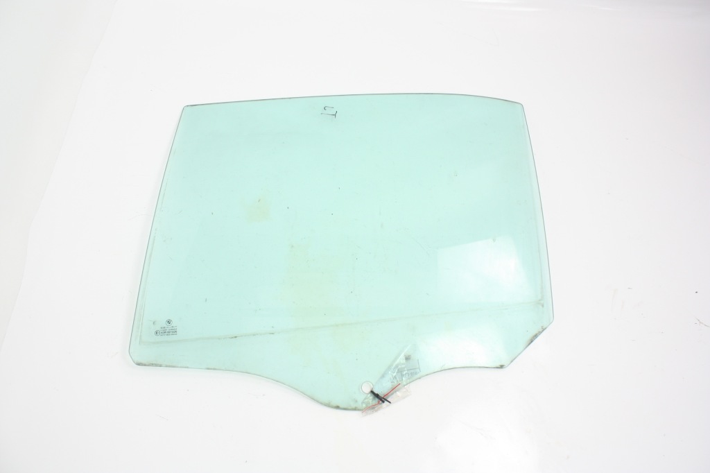 Купити Скло задня ліва bmw 728 e38