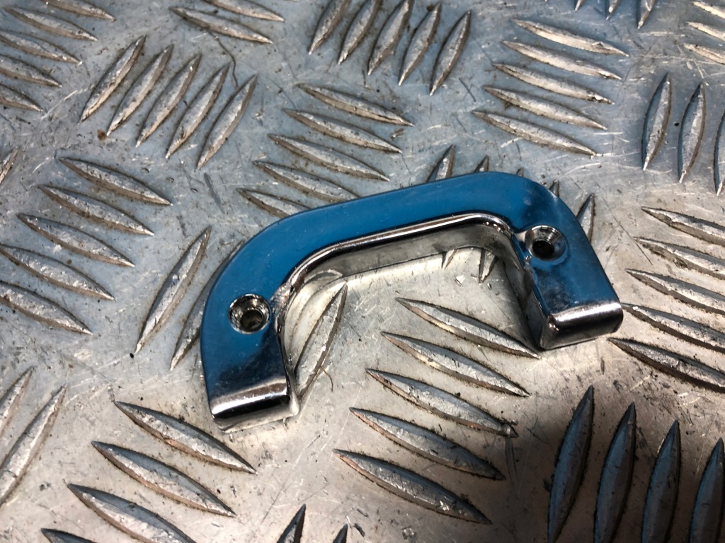 Купити Mercedes w123 хром ліва захист замка оббивка 1237230124