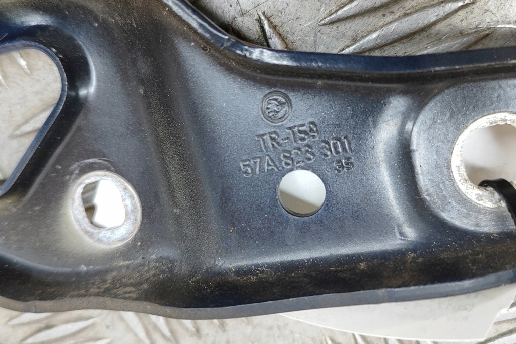 фото №6, Skoda karoq nu7 передний левый петля капот 57a823301 1.0 бензин 85kw 2018 2