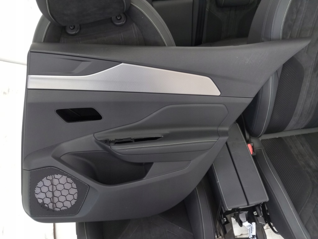 Обивка pół кожа сиденья peugeot 408 в Украине