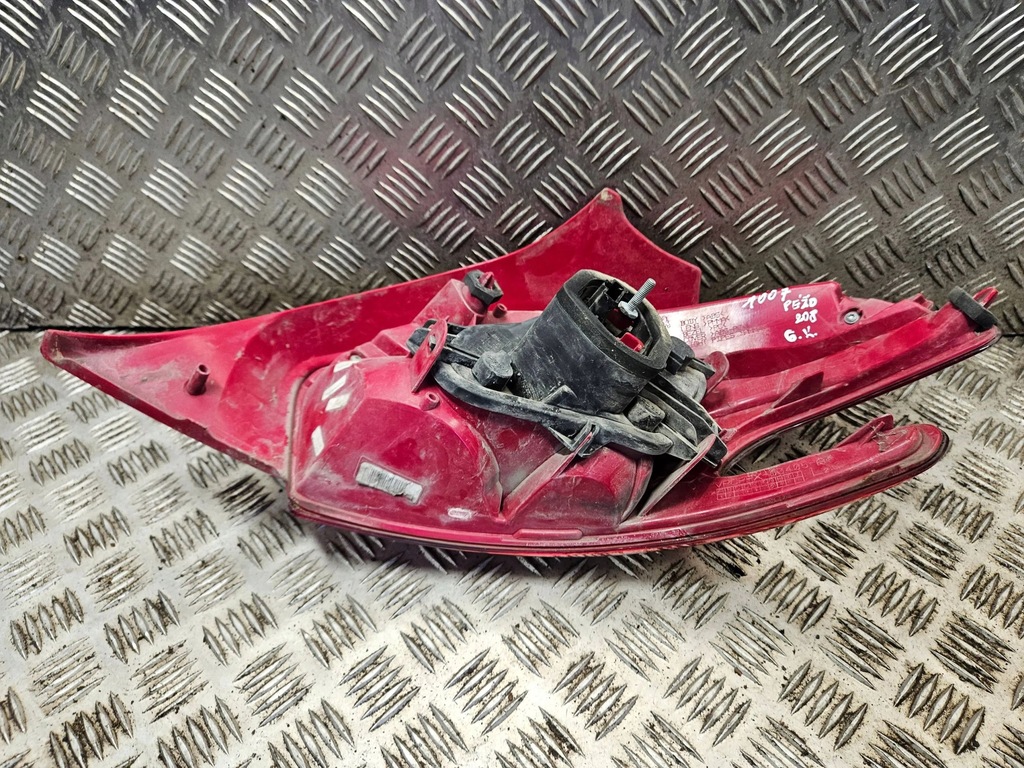 фото №6, Peugeot 208 2015 задняя сторона левая лампа задняя