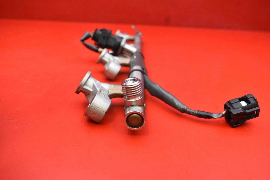 фото №11, Молдинг упорскування форсунки pe0113250b mazda mx5 mx-5 4 iv nd 2.0 15-18