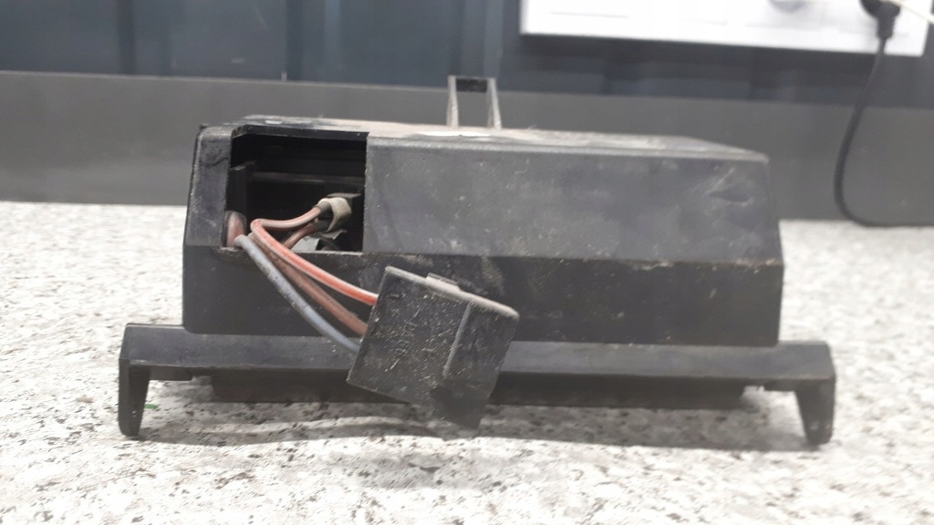 фото №9, Попільничка mercedes-benz e-klasa ii w124 2.2 d