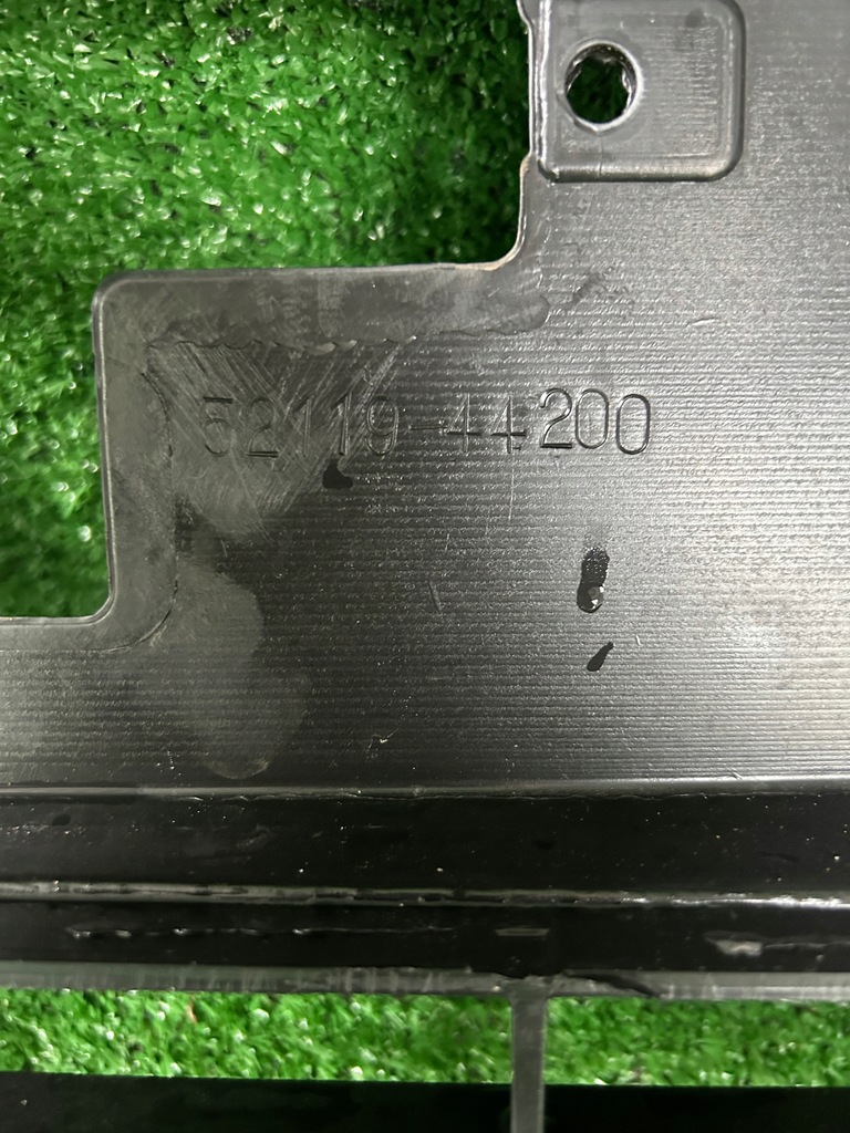 фото №7, Toyota avenosi verso бампер перед передний