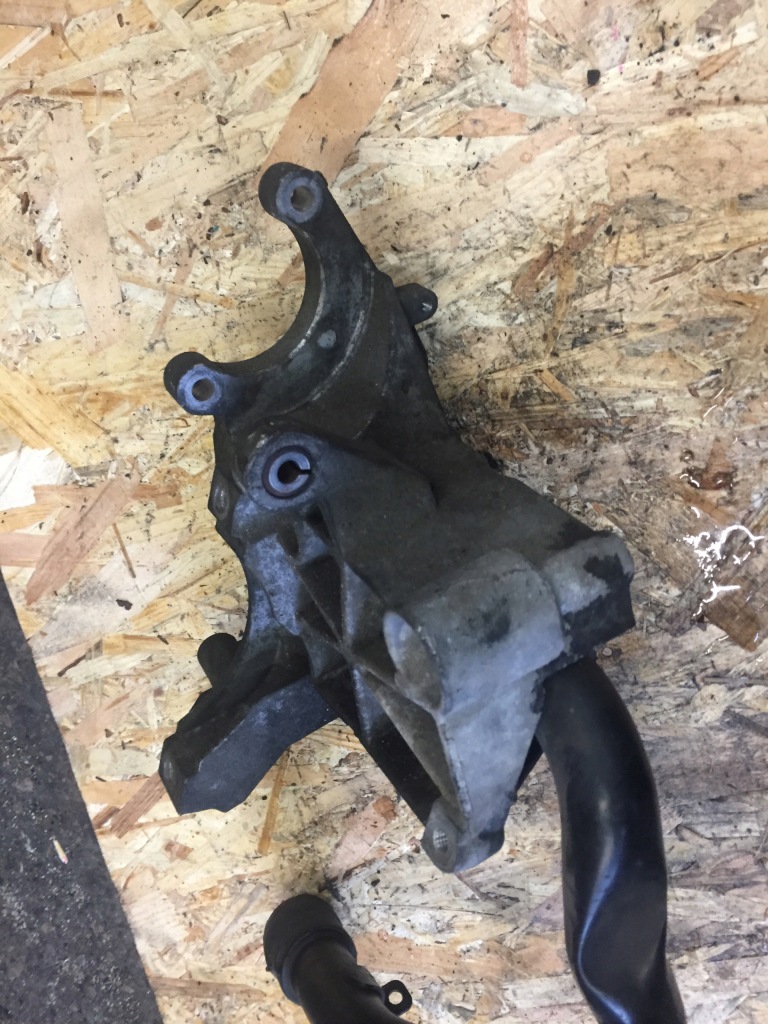 A4 b8 a5 2.7 3.0 tdi кронштейн генератора 059145169ac Оригинал